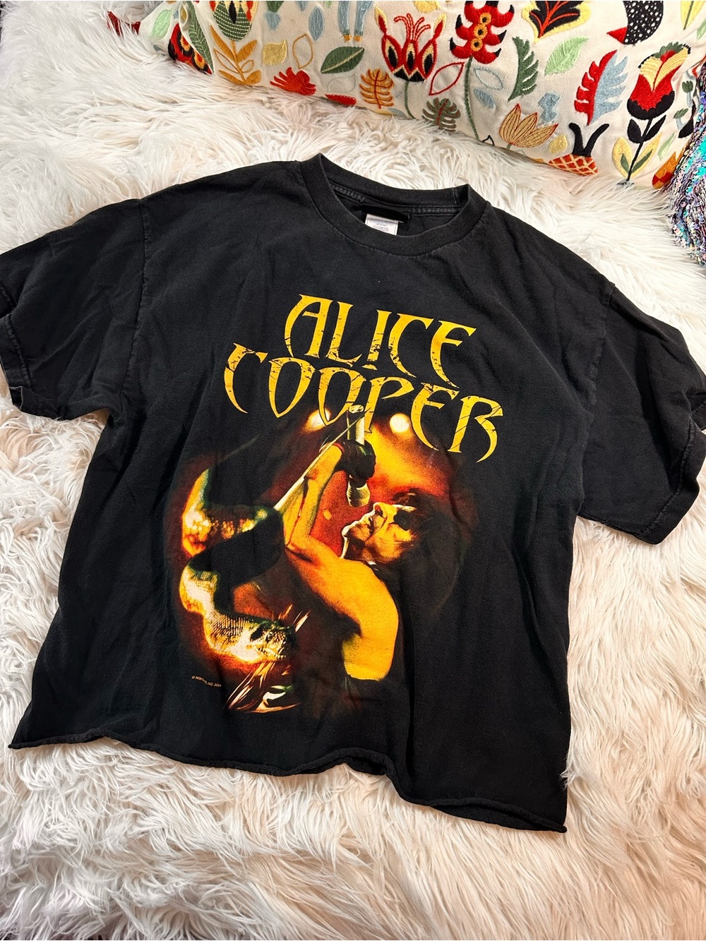 Signatures Network • Vintage 2000s Alice Cooper Snake Heavy Metal Tee